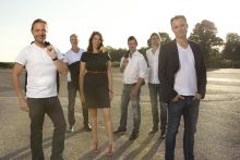 Ensemble:Claudia Reinhard,Rüdiger Ballhorn,Markus Zapp,Manuel Warwitz,Reiner Schneider-Waterberg,Marcus Schmidl.Fotovermerk:Arne Schultz Ensemble:Claudia Reinhard,Rüdiger Ballhorn,Markus Zapp,Manuel Warwitz,Reiner Schneider-Waterberg,Marcus Schmidl.Fotovermerk:Arne Schultz